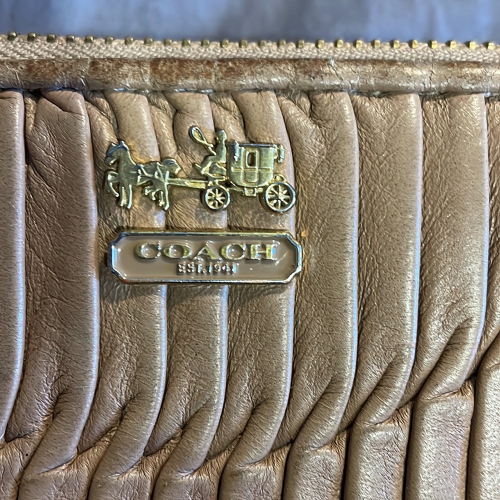 Beautiful Coach Wallet - Picture 8 of 8